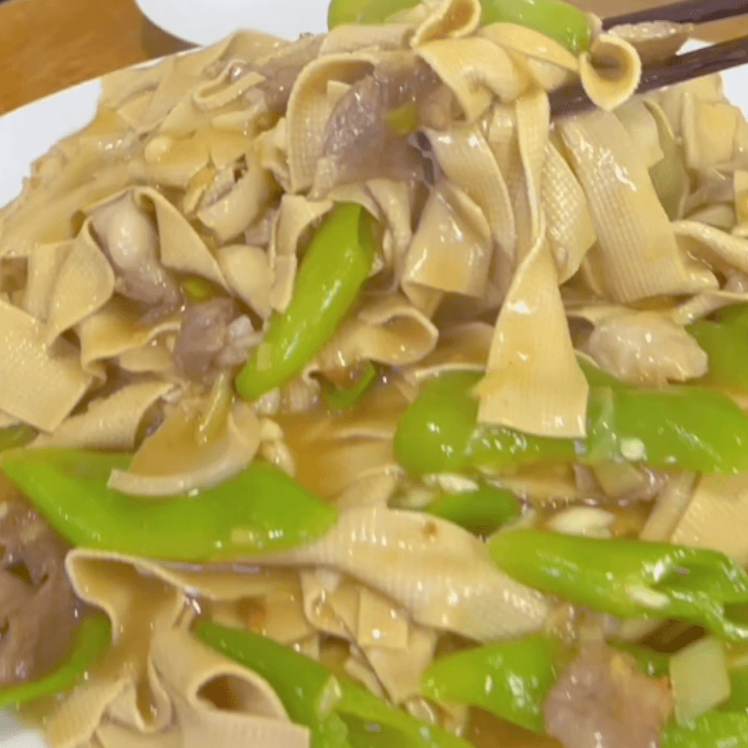 Green pepper and dry bean curd
