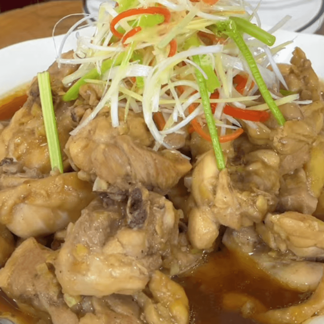 Steamed chicken with minced garlic